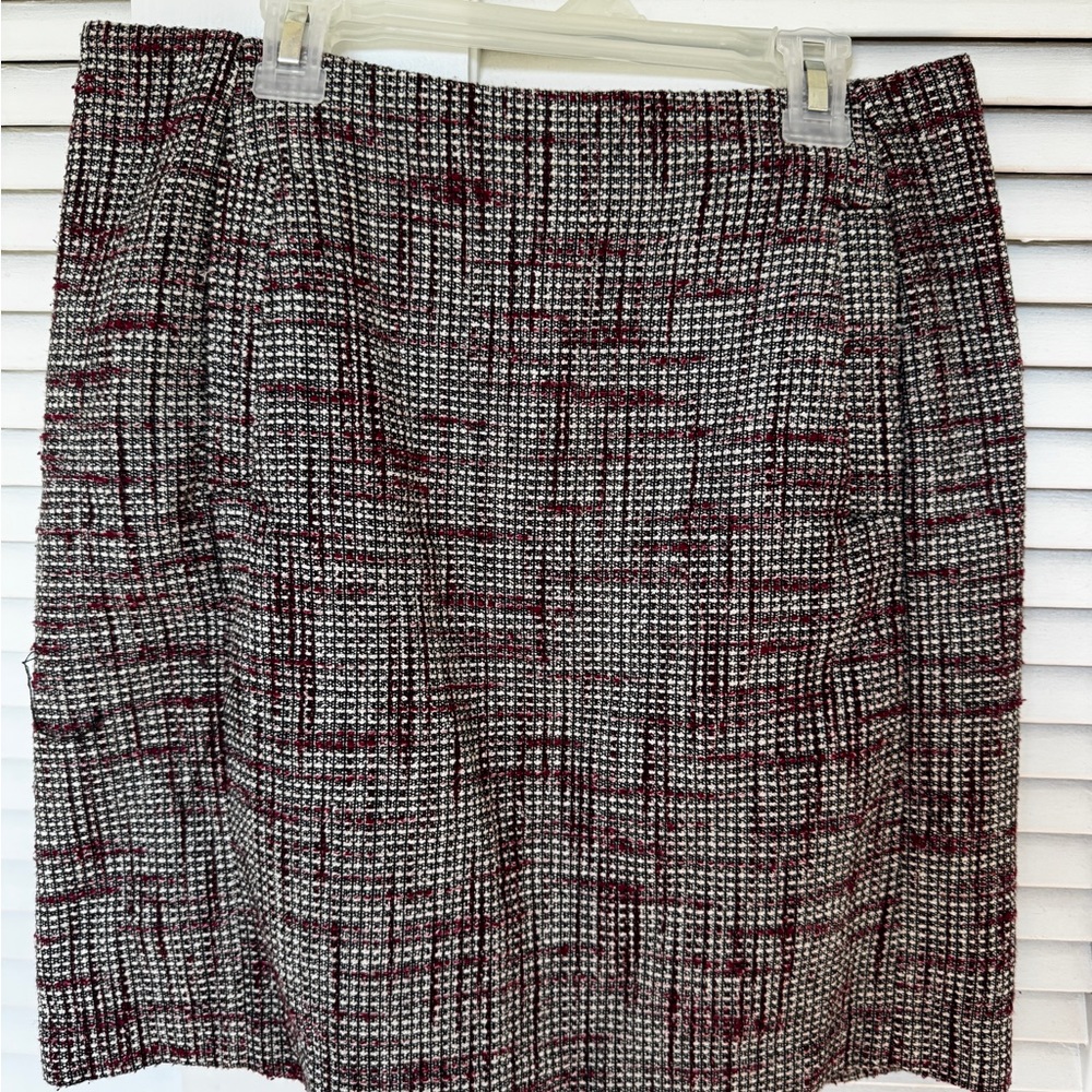 Elegant Black and Pink Banana Republic Tweed Skirt